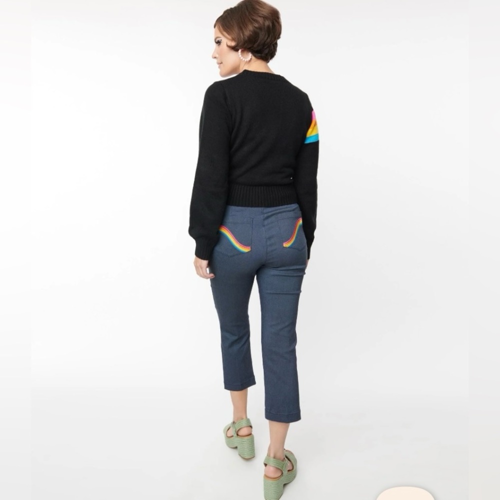 Unique Vintage Denim & Rainbow Pocket Capris - Picture 4 of 6
